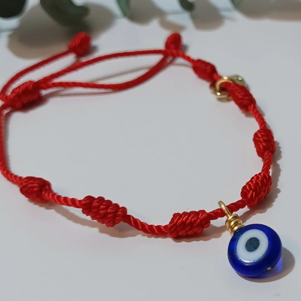 7 knots Red Bracelet .Handmade ajustable.